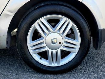 RENAULT MEGANE 1.6 VVT Privilege 5dr Auto [Euro 4]