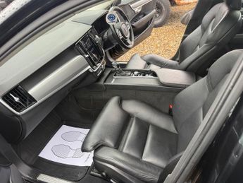 VOLVO V90 2.0 D4 Momentum Plus 5dr Geartronic