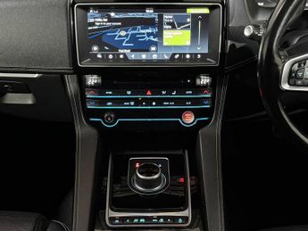 JAGUAR F-PACE 2.0d R-Sport 5dr Auto AWD