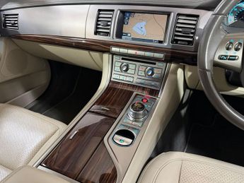 JAGUAR XF 3.0d V6 Portfolio 4dr Auto