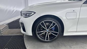 BMW 3 SERIES 2.0 330e 12kWh M Sport Saloon 4dr Petrol Plug-in Hybrid Auto Eur