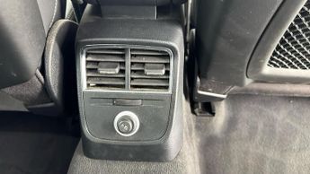 VOLKSWAGEN GOLF 35.8kWh e-Golf Hatchback 5dr Electric Auto (136 ps)