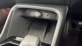 VOLVO XC40 Recharge 69kWh Core SUV 5dr Electric Auto (231 ps)