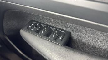 VOLVO XC40 Recharge 69kWh Core SUV 5dr Electric Auto (231 ps)