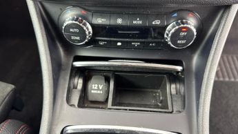 MERCEDES-BENZ GLA 1.6 GLA200 AMG Line (Premium) SUV 5dr Petrol 7G-DCT Euro 6 (s/s)