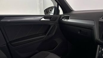 VOLKSWAGEN TIGUAN 2.0 TDI R-Line Tech SUV 5dr Diesel DSG 4Motion Euro 6 (s/s) (150
