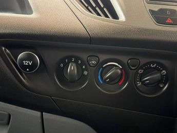 FORD TRANSIT CUSTOM 2.2 TDCi 100ps Low Roof Van
