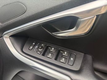 VOLVO V40 D2 R DESIGN Nav 5dr