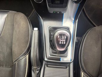 VOLVO V40 D2 R DESIGN Nav 5dr