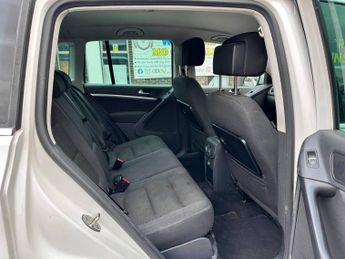 VOLKSWAGEN TIGUAN 2.0 TDi BlueMotion Tech SE 5dr DSG