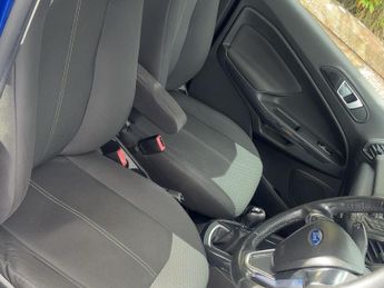 FORD ECOSPORT 1.0 EcoBoost Zetec 5dr