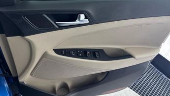 HYUNDAI TUCSON 2.0 CRDi Premium SE SUV 5dr Diesel Auto 4WD Euro 6 (185 ps)