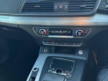 AUDI Q5 40 TDI Quattro S Line 5dr S Tronic