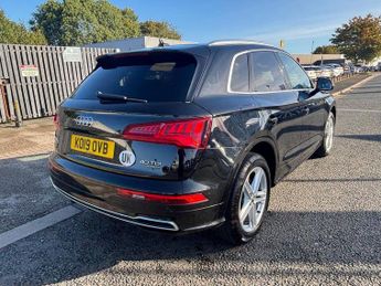 AUDI Q5 40 TDI Quattro S Line 5dr S Tronic