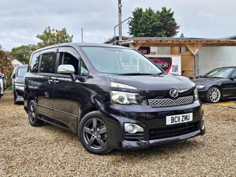 Toyota Voxy 2.0 AUTOMATIC
