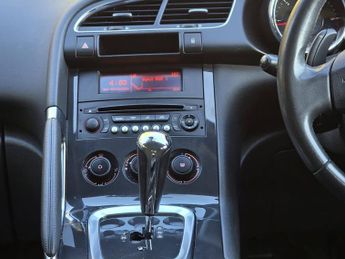 PEUGEOT 3008 1.6 e-HDi 115 Active II 5dr EGC