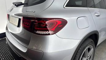 MERCEDES-BENZ GLC GLC 300e 4Matic AMG Line 5dr 9G-Tronic
