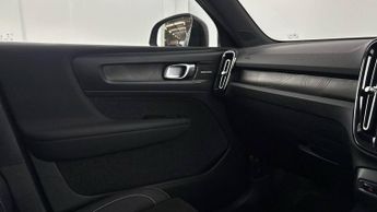 VOLVO XC40 1.5h T5 Recharge 10.7kWh Ultimate Dark SUV 5dr Petrol Plug-in Hy