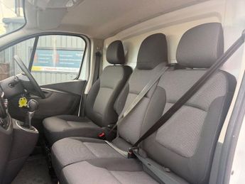 RENAULT TRAFIC SL28 ENERGY dCi 145 Business+ Van EDC