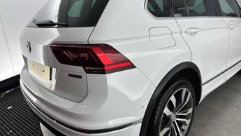 VOLKSWAGEN TIGUAN 2.0 TDI R-Line Tech SUV 5dr Diesel DSG 4Motion Euro 6 (s/s) (150