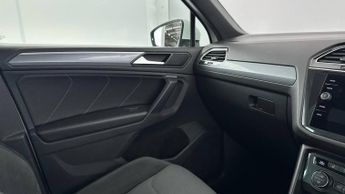 VOLKSWAGEN TIGUAN 2.0 TDI R-Line Tech SUV 5dr Diesel DSG 4Motion Euro 6 (s/s) (150