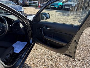 BMW 1 SERIES 116d Sport 5dr [Nav/Servotronic]