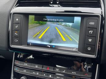 JAGUAR XE 2.0d Prestige 4dr