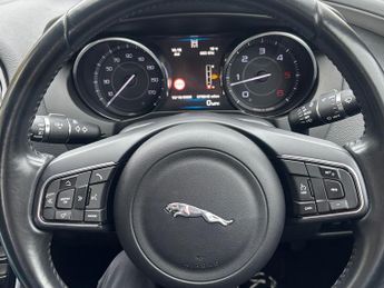 JAGUAR XE 2.0d Prestige 4dr