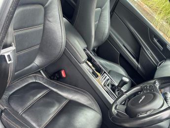 JAGUAR XE 2.0d Prestige 4dr