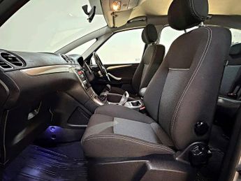 FORD S-MAX 2.0 TDCi 140 Zetec 5dr
