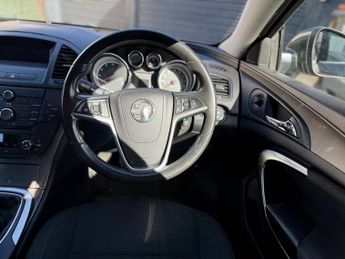 VAUXHALL INSIGNIA 1.8i 16V Exclusiv 5dr
