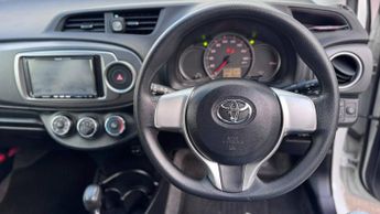 TOYOTA YARIS 1.0 VVTi CVT 5dr