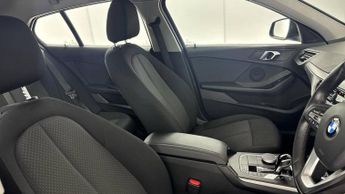 BMW 1 SERIES 118i [136] SE 5dr Step Auto [Live Cockpit Pro]