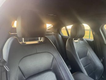 JAGUAR XE 2.0 Ingenium R-Sport 4dr Auto