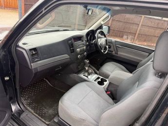 MITSUBISHI SHOGUN 3.2 DI-DC Equippe 4work SUV 3dr Diesel Automatic 4WD L1 (216 g/k
