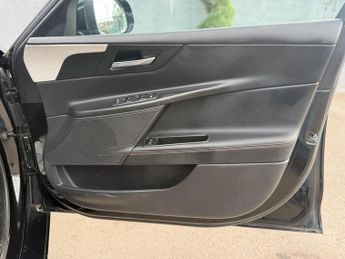 Jaguar XE Prestige