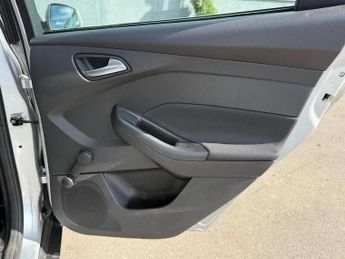 Ford Focus Ford Focus 1.6 Zetec Hatchback 5dr Petrol Powershift Euro 5 (125