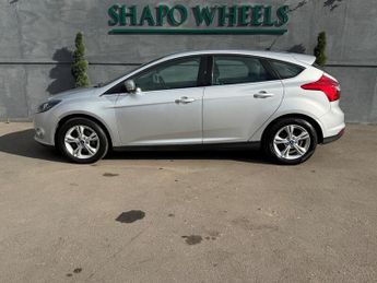 Ford Focus Ford Focus 1.6 Zetec Hatchback 5dr Petrol Powershift Euro 5 (125