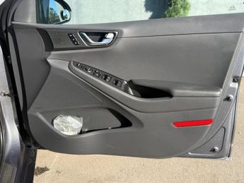 Hyundai IONIQ Hyundai IONIQ 1.6 h-GDi Premium SE Hatchback 5dr Petrol Hybrid D