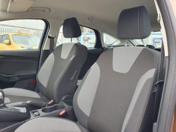 Ford Focus 1.6 Zetec Powershift Euro 5 5dr