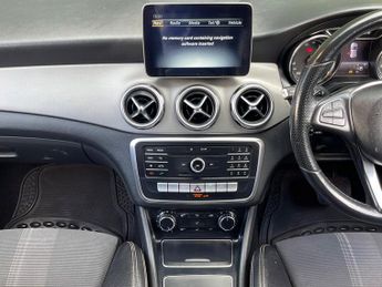 Mercedes-Benz GLA Class 1.6 GLA180 Urban Edition 7G-DCT Euro 6 (s/s) 5dr