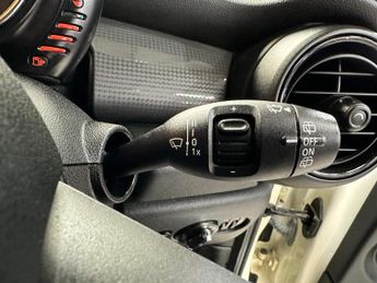 MINI Hatch 1.5 Cooper Auto Euro 6 (s/s) 3dr