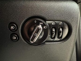 MINI Hatch 1.5 Cooper Auto Euro 6 (s/s) 3dr