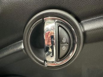 MINI Hatch 1.5 Cooper Auto Euro 6 (s/s) 3dr