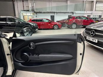 MINI Hatch 1.5 Cooper Auto Euro 6 (s/s) 3dr