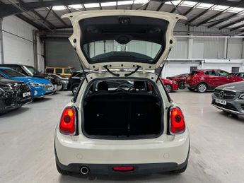 MINI Hatch 1.5 Cooper Auto Euro 6 (s/s) 3dr