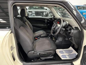 MINI Hatch 1.5 Cooper Auto Euro 6 (s/s) 3dr