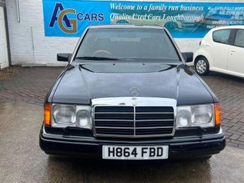 Mercedes-Benz 260 2.6 E 4dr