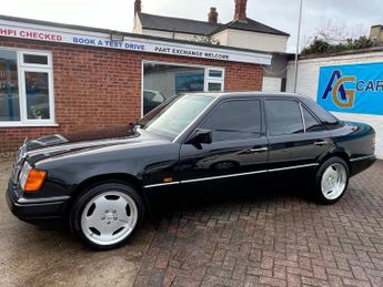 Mercedes-Benz 260 2.6 E 4dr