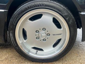 Mercedes-Benz 260 2.6 E 4dr